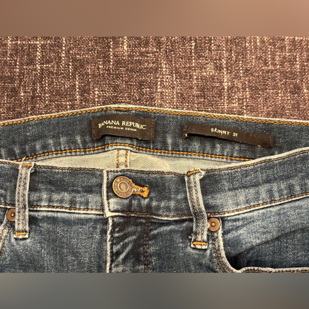 Banana Republic Skinny Jeans - Distressed - size 31
